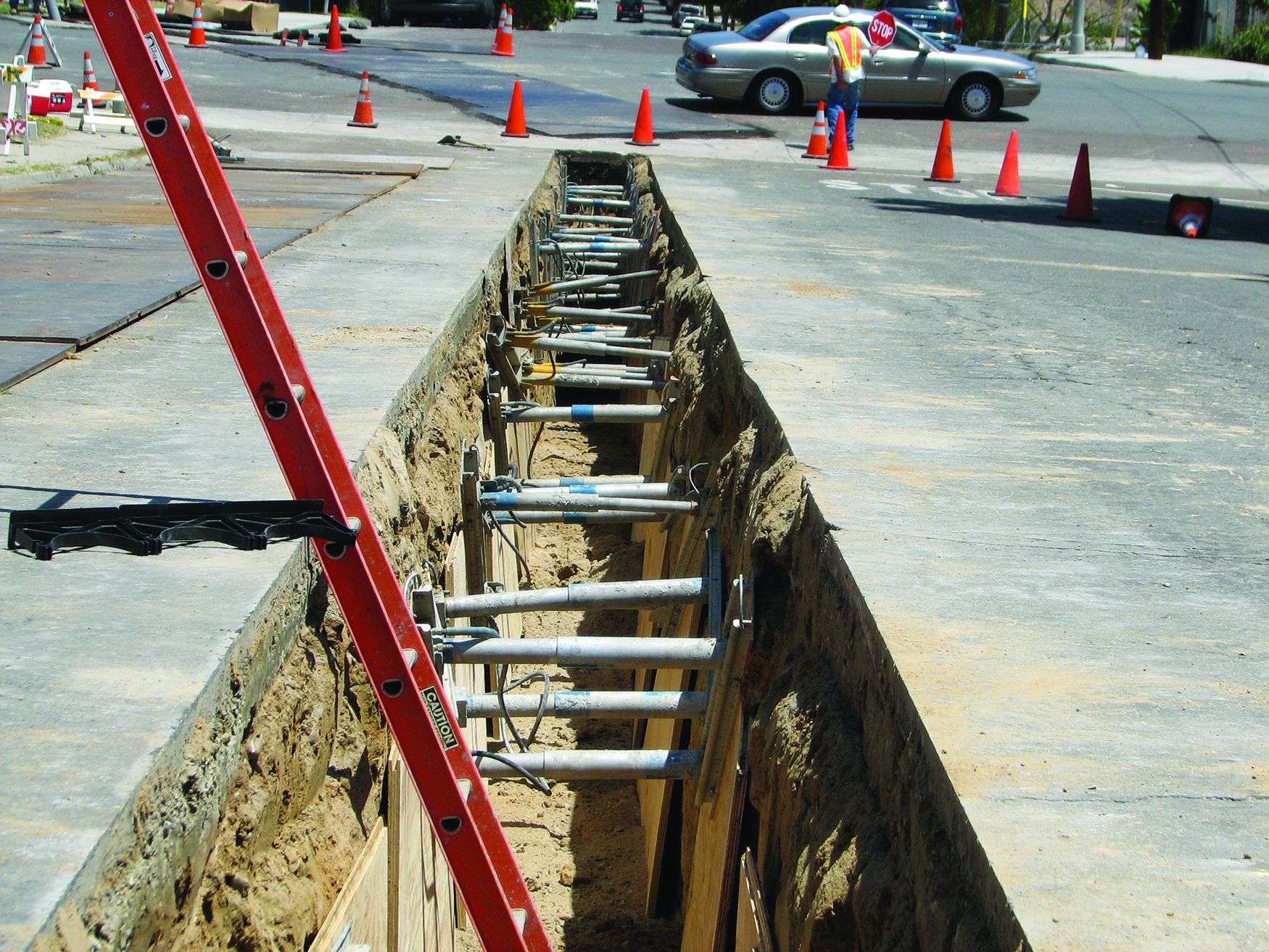 hydraulic vertical shores in the ground at job site